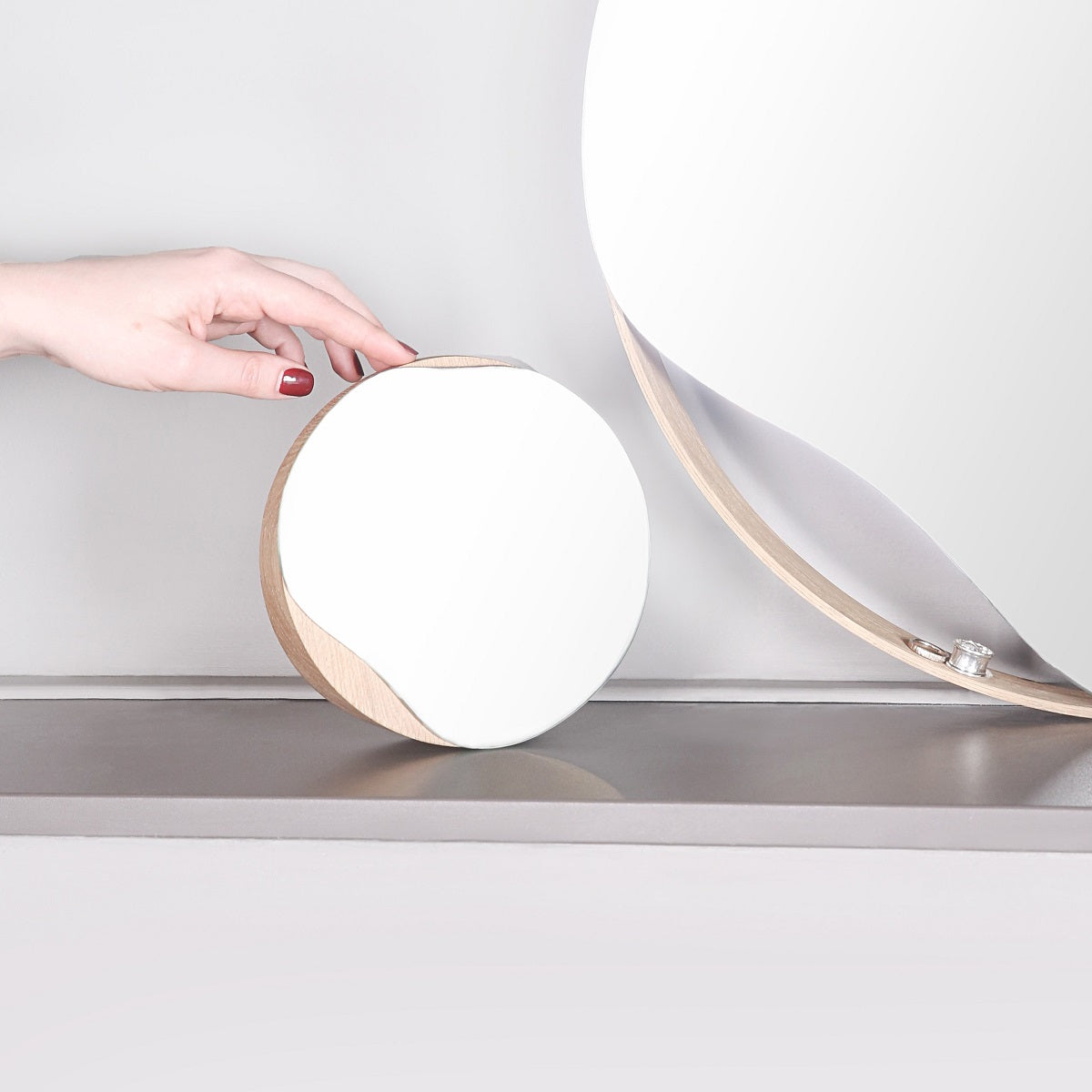 Cosmetic round mirror